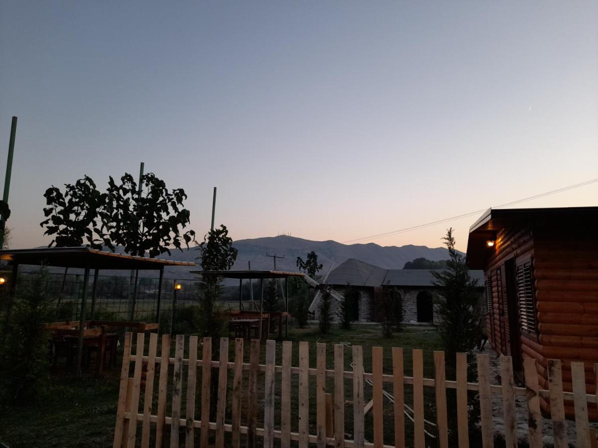Windmill Shkodra Gesthouse Camping & Grill Luaran gambar