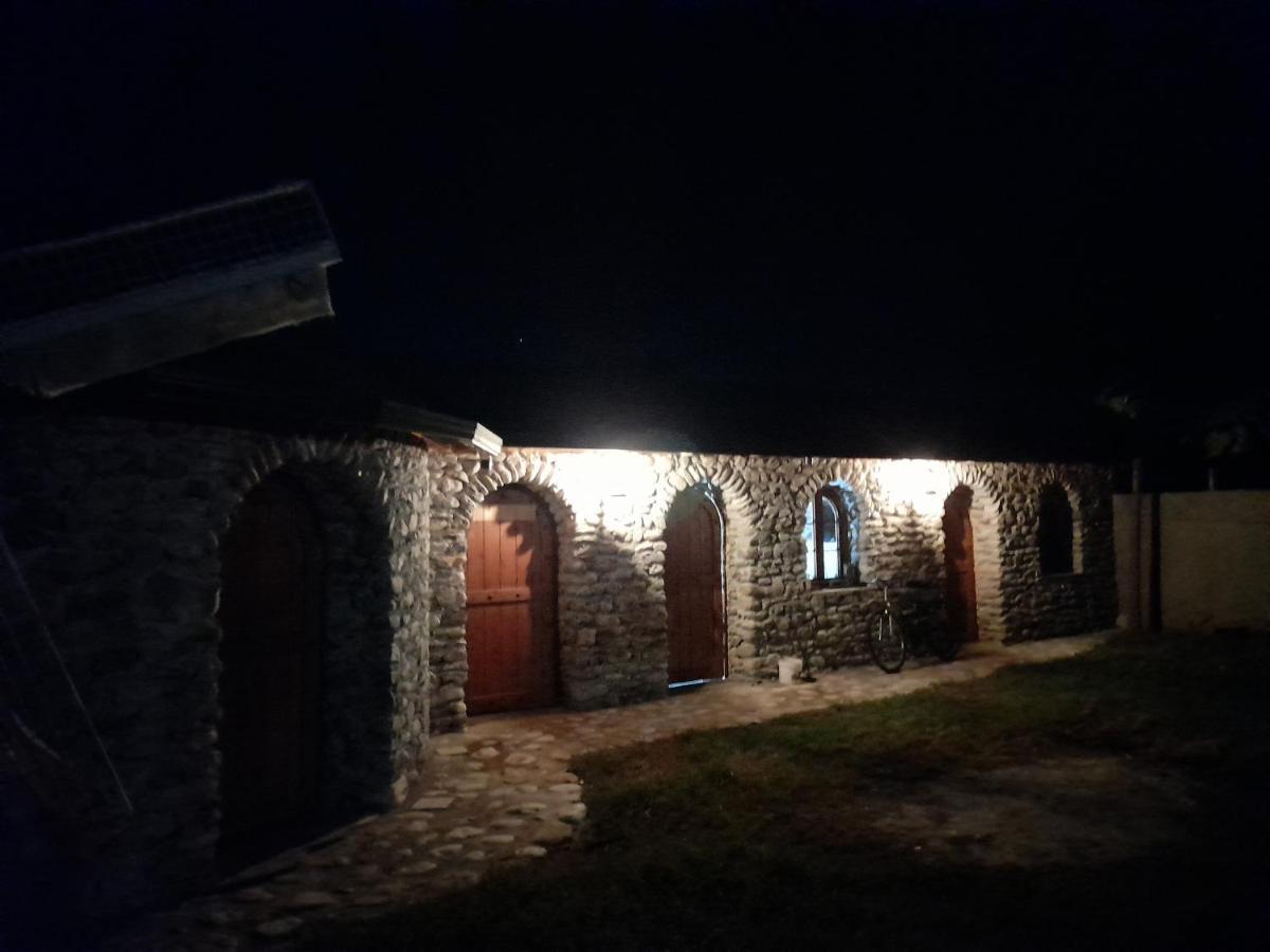 Windmill Shkodra Gesthouse Camping & Grill Luaran gambar