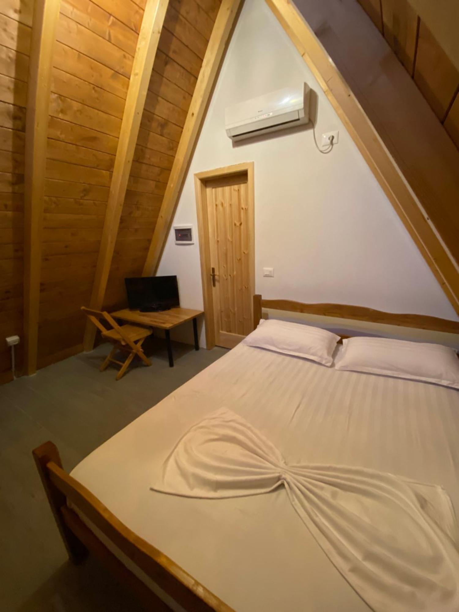 Windmill Shkodra Gesthouse Camping & Grill Luaran gambar