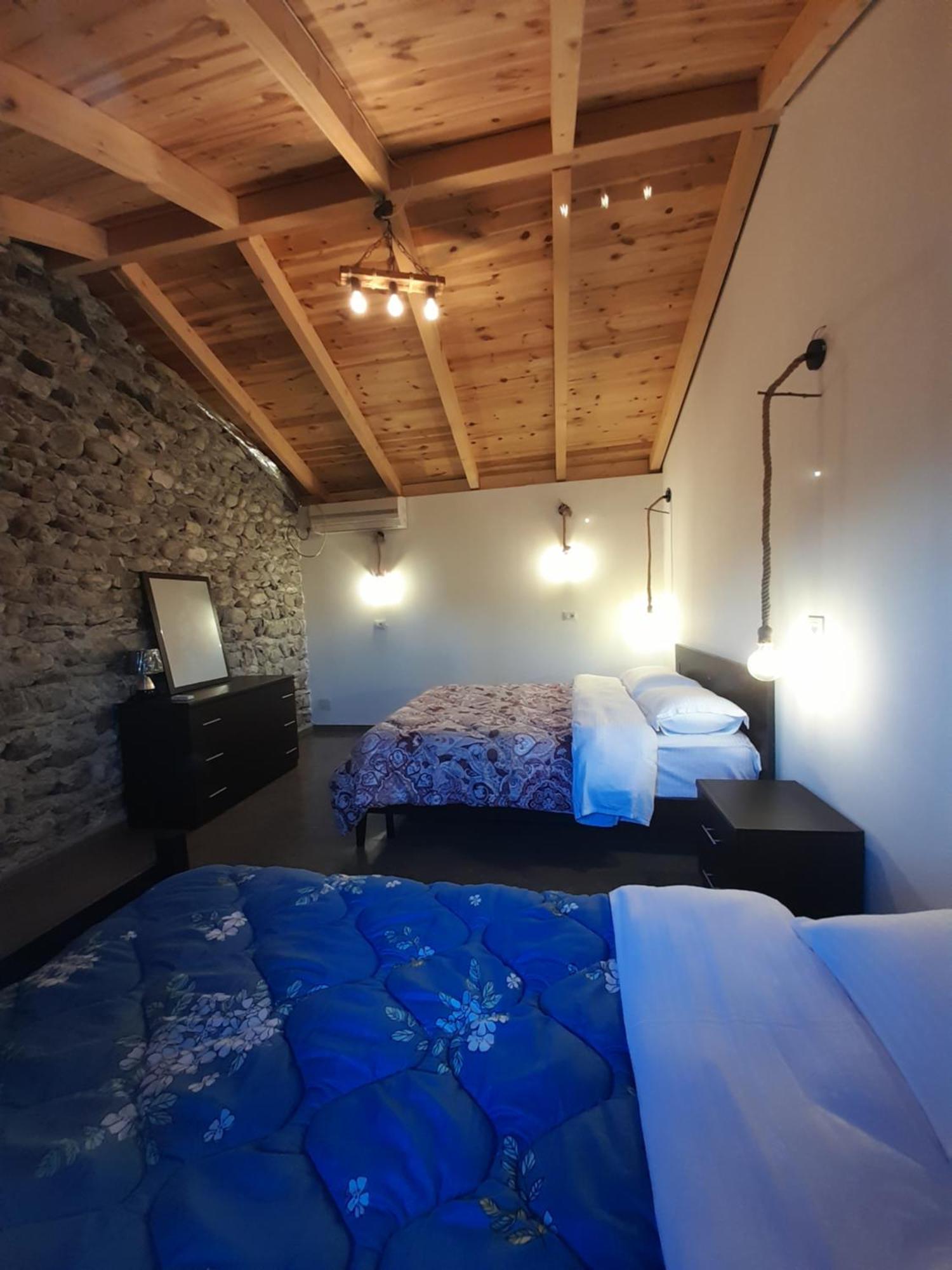 Windmill Shkodra Gesthouse Camping & Grill Bilik gambar