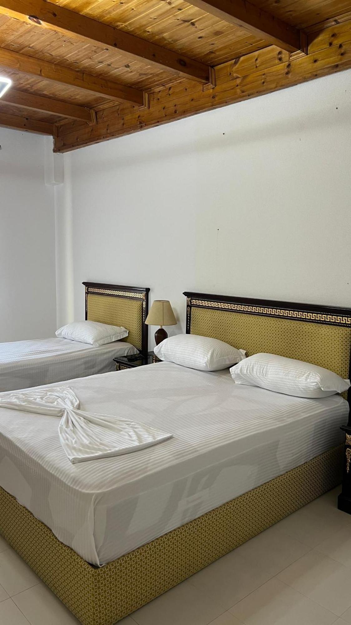 Windmill Shkodra Gesthouse Camping & Grill Luaran gambar