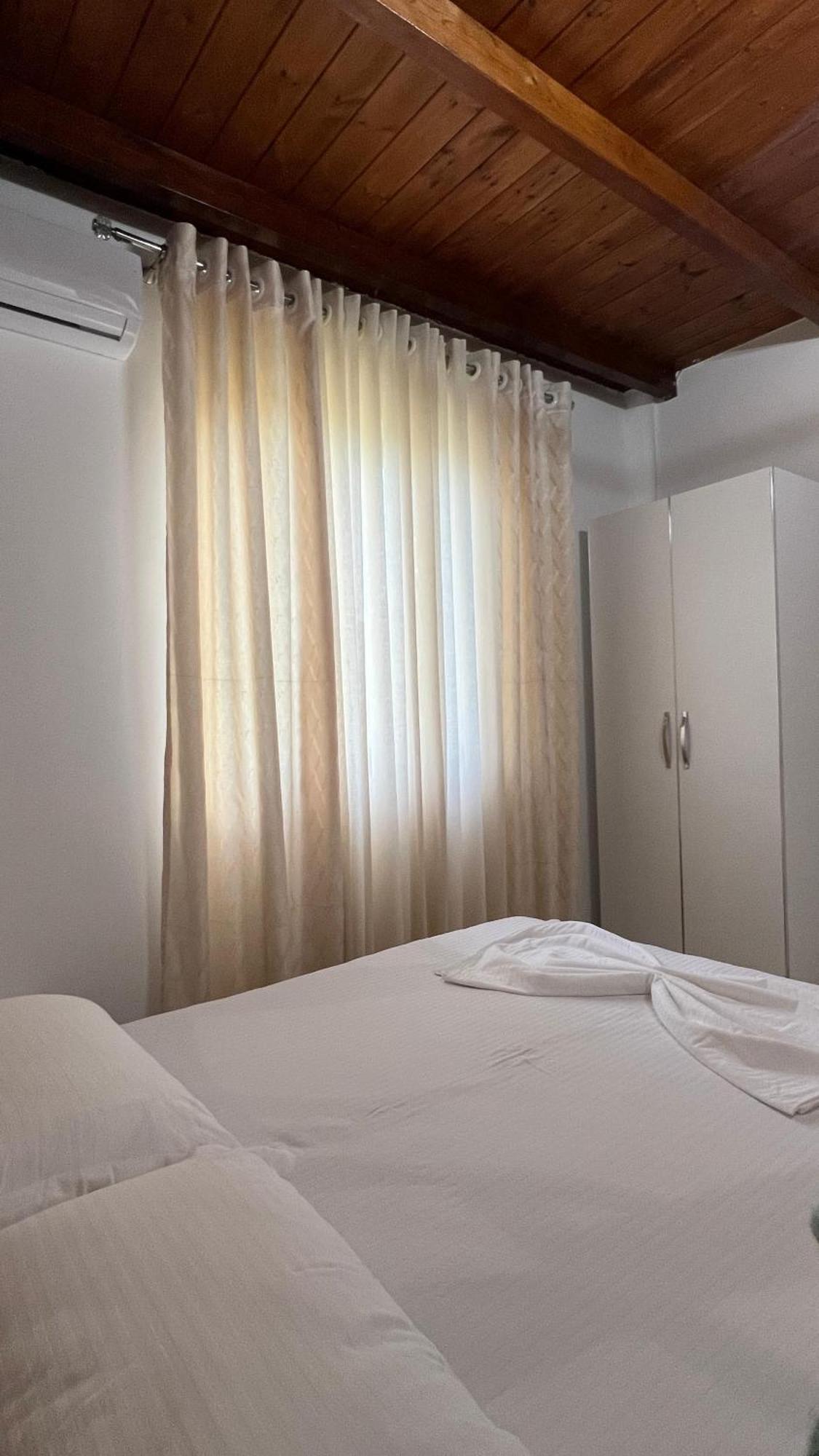 Windmill Shkodra Gesthouse Camping & Grill Luaran gambar