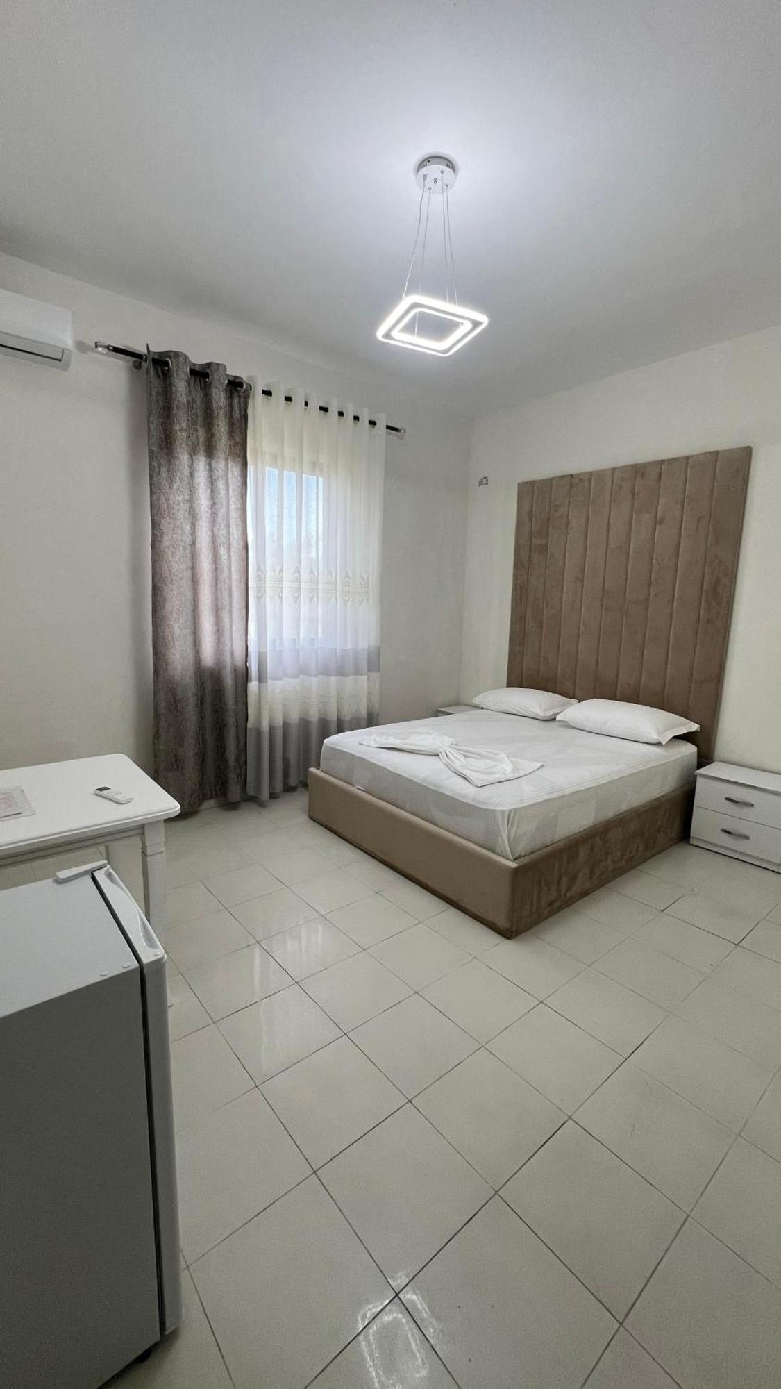 Windmill Shkodra Gesthouse Camping & Grill Luaran gambar